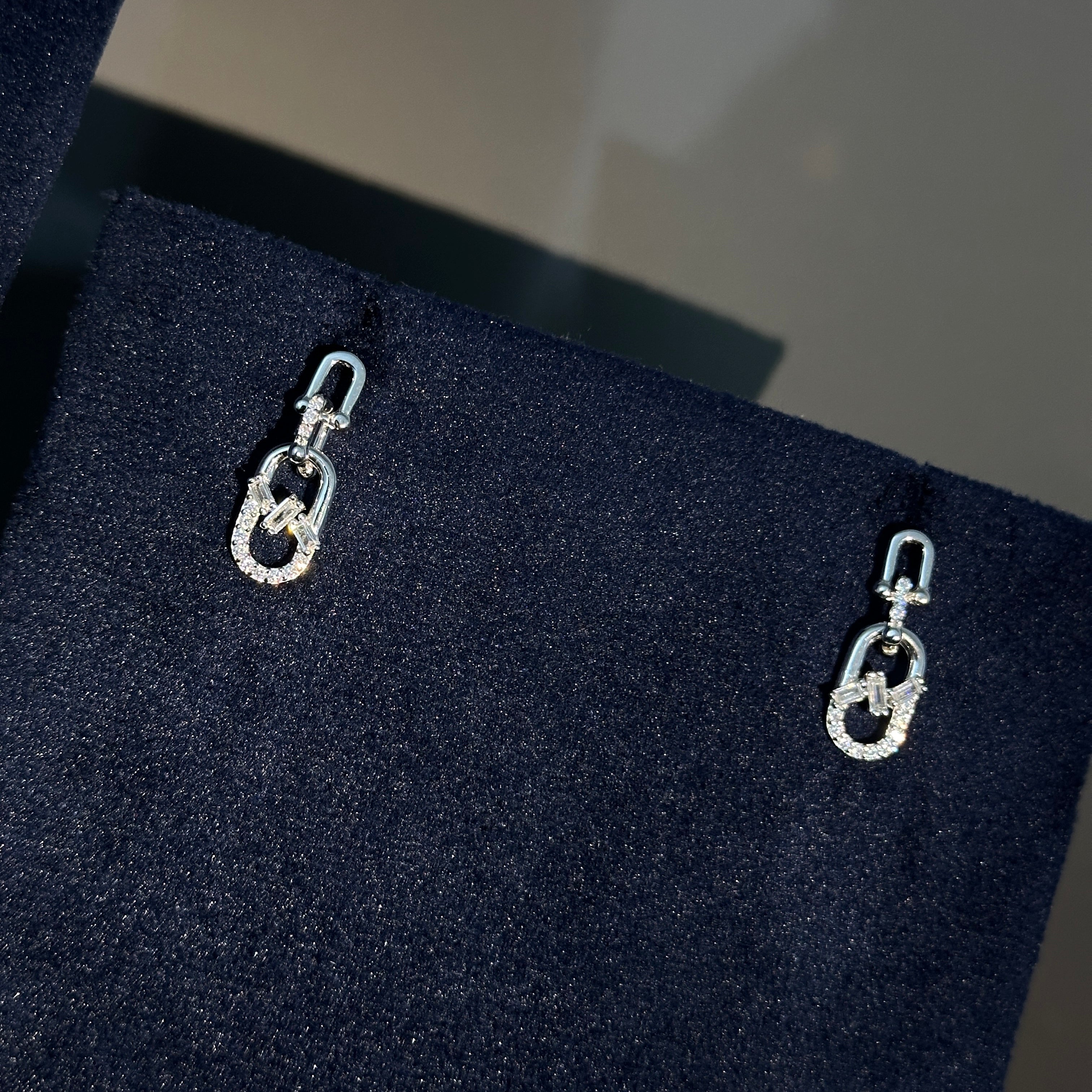 Minimal Knot set