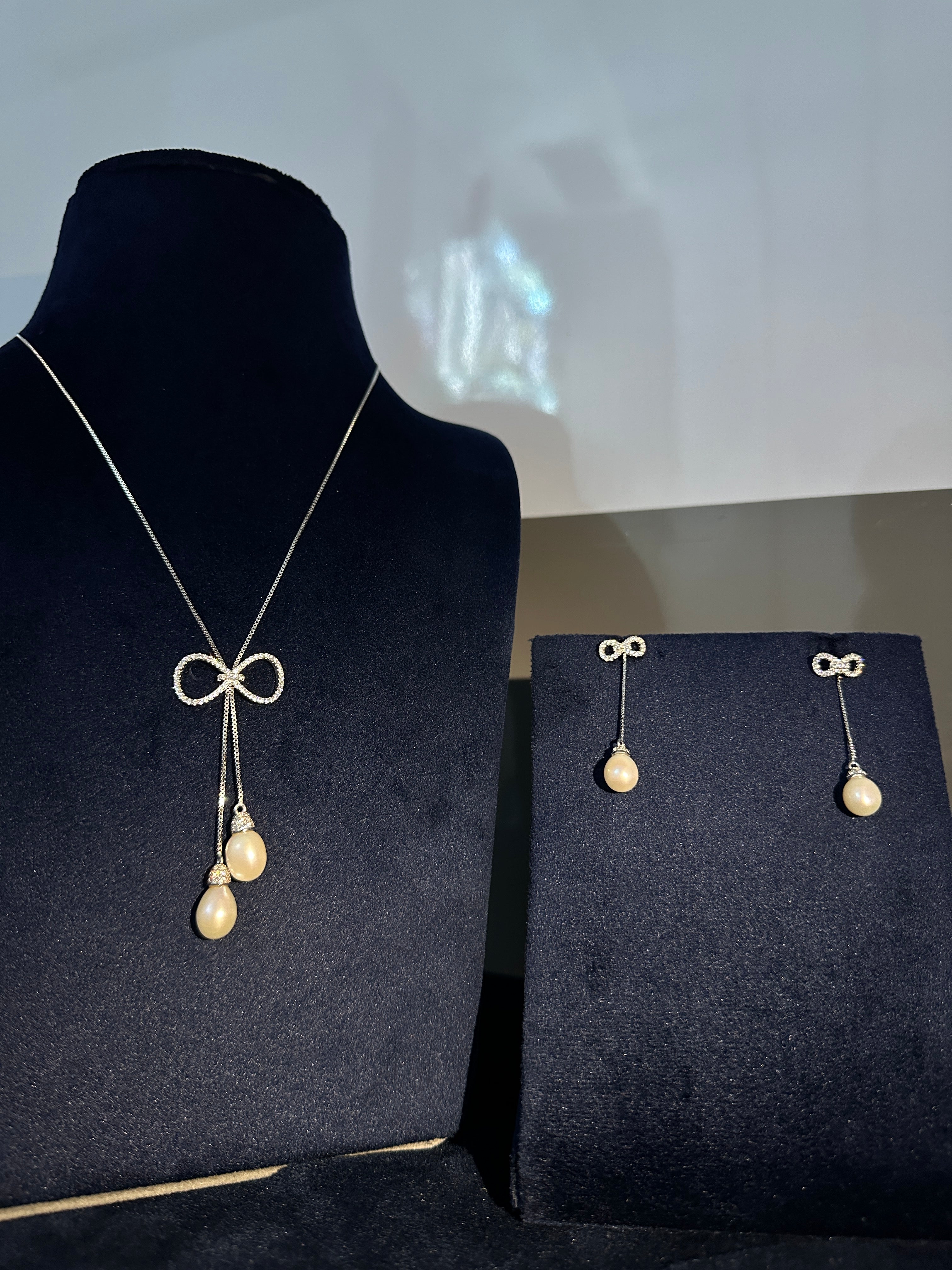 Bow Pearl Set